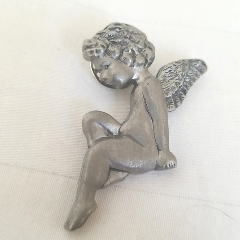 Vintage Pewter Angel Sitting Pin